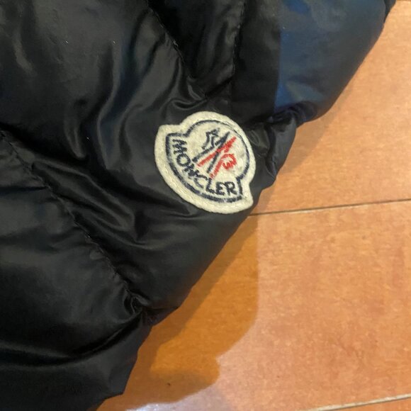 Montcler Junior Navy Puffer - Picture 2 of 7